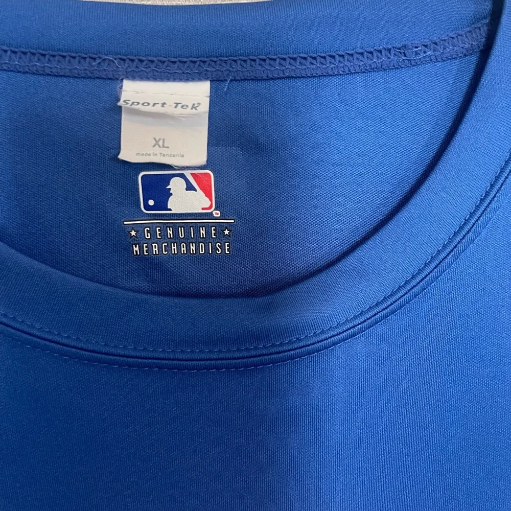 Sport-Tek Chicago Cubs t-shirt - Picture 2 of 3